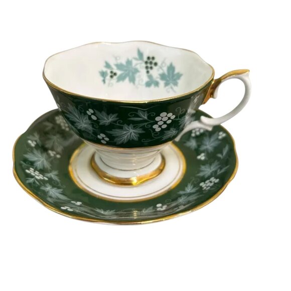 Vintage Royal Albert Chateau Series Lyons Tea Cup and Saucer - Picture 2 of 6